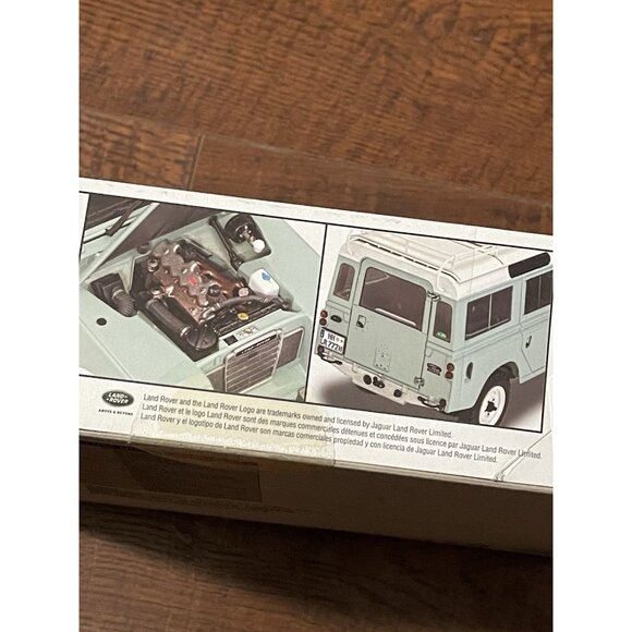 Revell Land Rover Series III 109 Model Truck Kit Long Wheelbase Station wagon - Picture 12 of 16